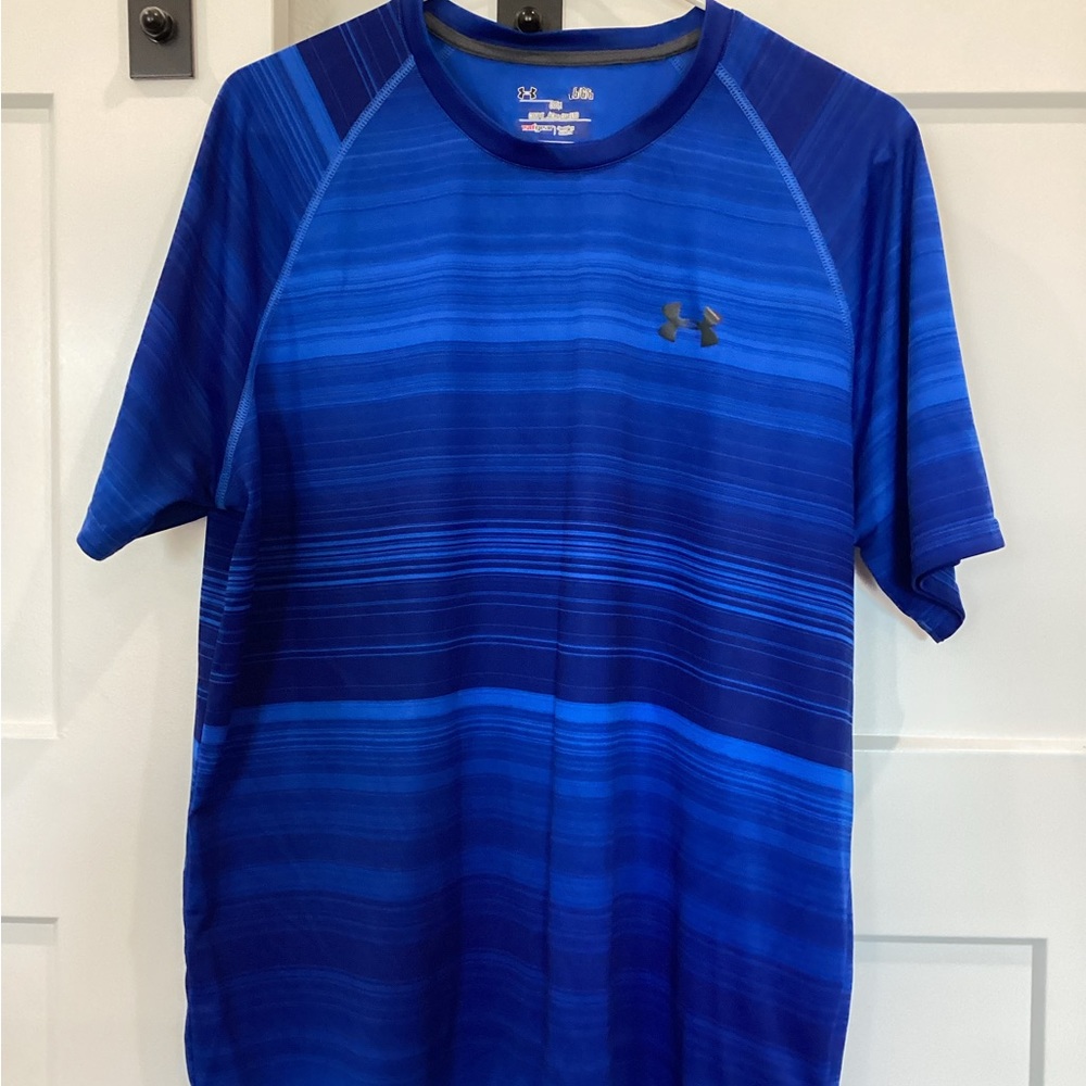 Under Armour heatgear tee in blue. Size large.